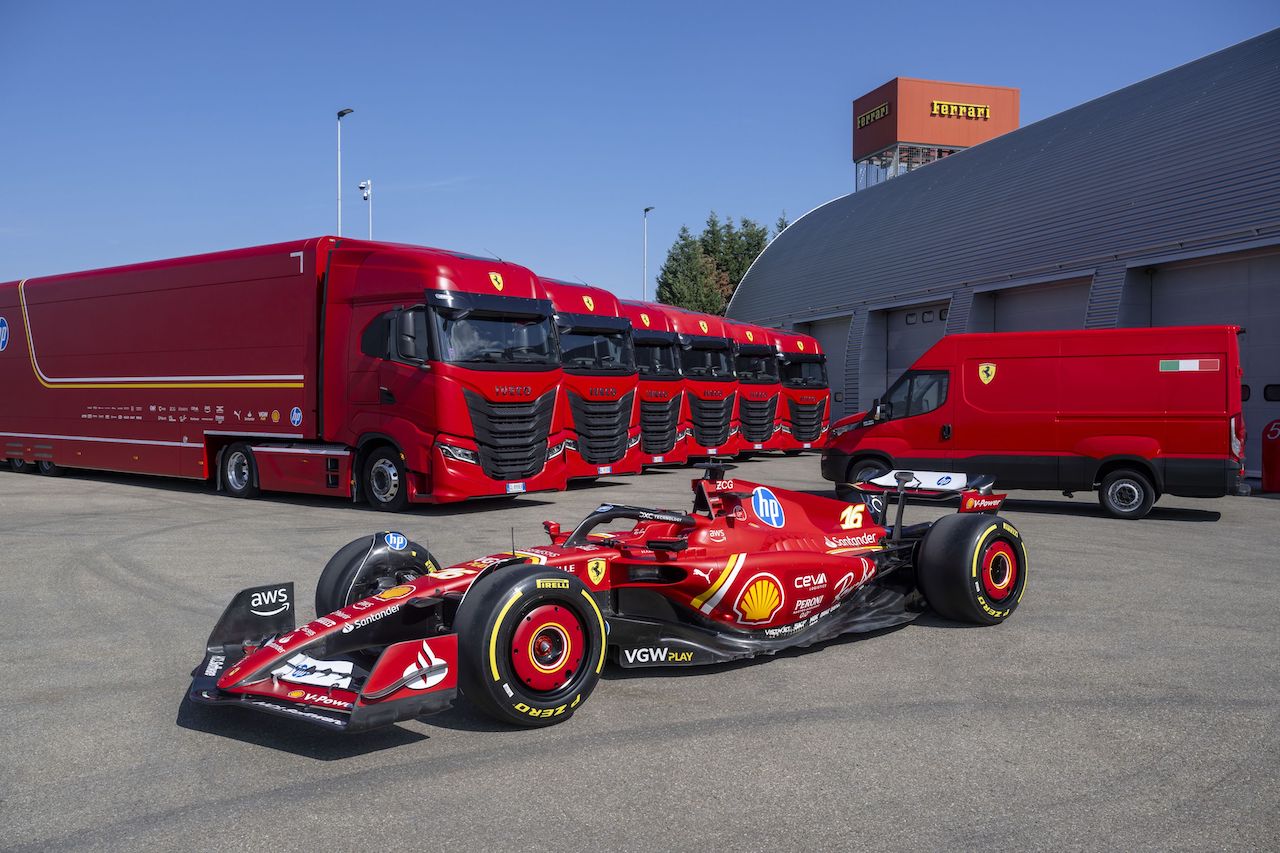 Featured image for “Iveco equipa Ferrari com 15 camiões S-Way e um furgão Daily”